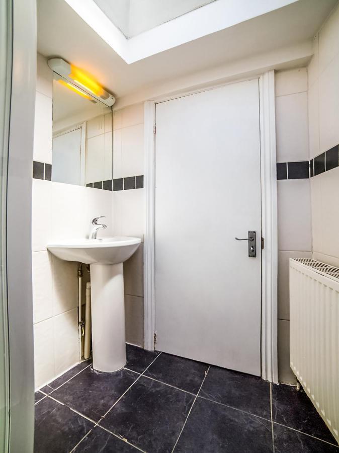 Oyo Tamtam Acton Hotel Лондон Екстер'єр фото