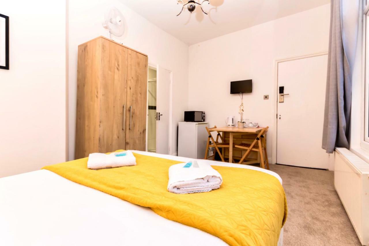 Oyo Tamtam Acton Hotel Лондон Екстер'єр фото