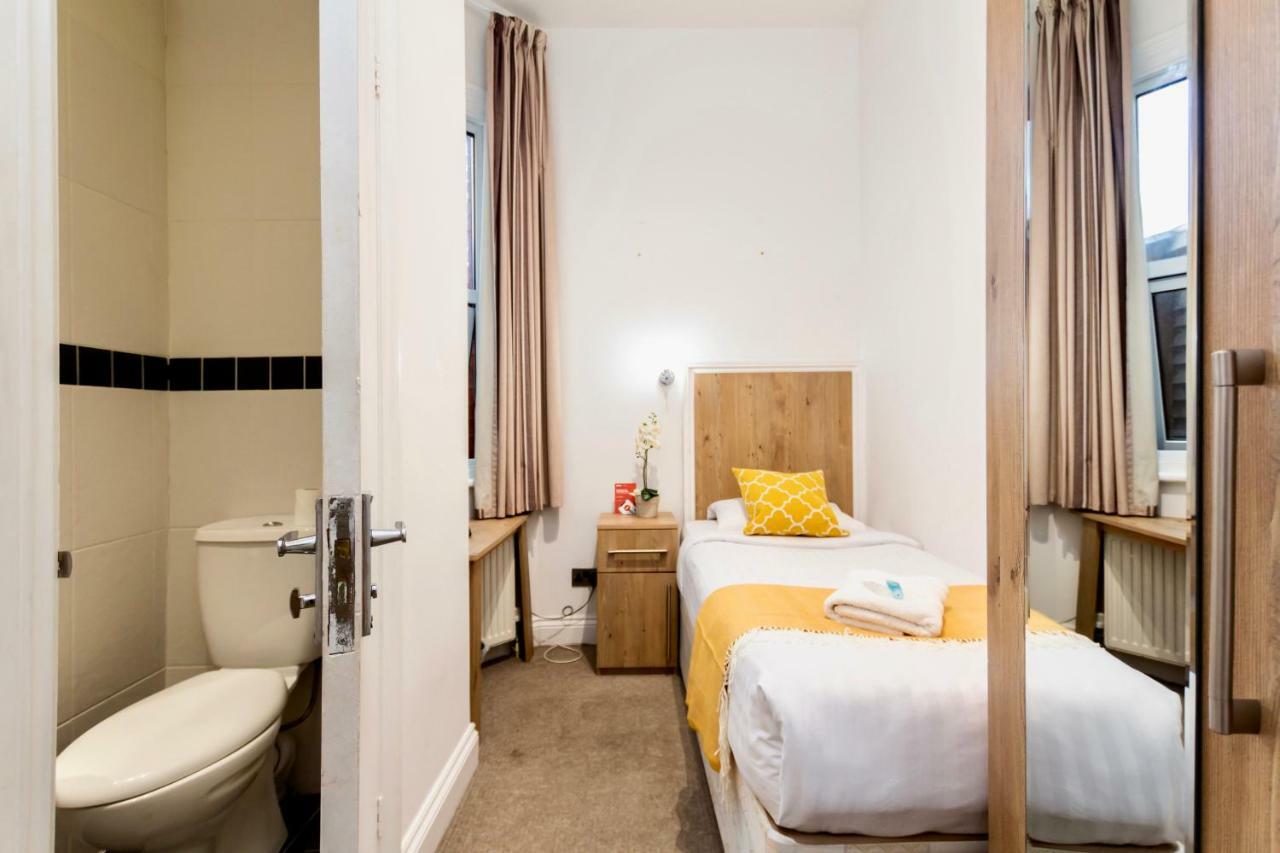 Oyo Tamtam Acton Hotel Лондон Екстер'єр фото