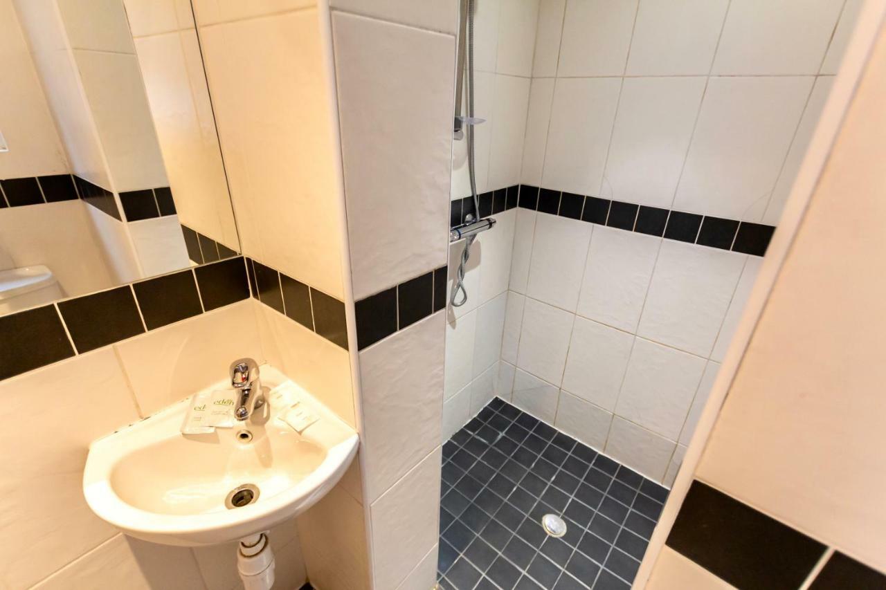 Oyo Tamtam Acton Hotel Лондон Екстер'єр фото