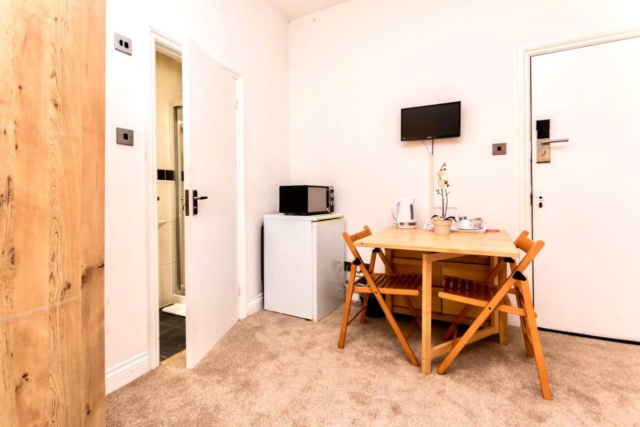 Oyo Tamtam Acton Hotel Лондон Екстер'єр фото